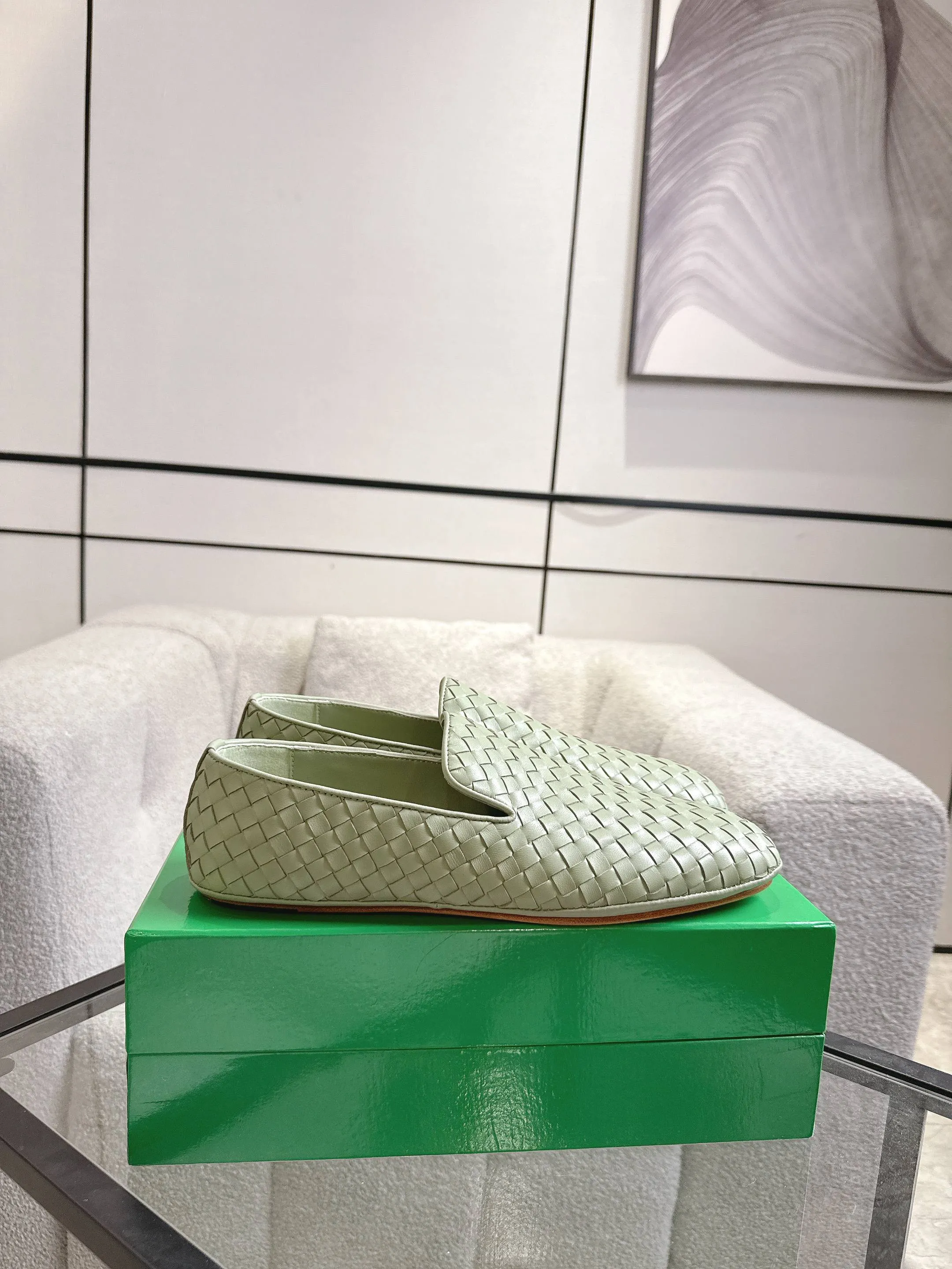 [BV] Top P: 760💰Size for couples: 35-44 (40.41 for women, 38 for men, 45.46.47, custom-made, non-returnable) Bottega Veneta 2025 autumn counter synchronized genuine leather outsole classic woven beanie shoes for couples, Bottega Veneta square-toe flat shoes, imported mixed sheepskin, imported sheep! Leather outsole! [Rose][Rose]! Purely hand-woven and operated, the original board is reproduced one-to-one! quality assurance!